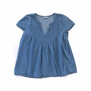 Gap V-Neck Loose Fitting Chambray Blouse